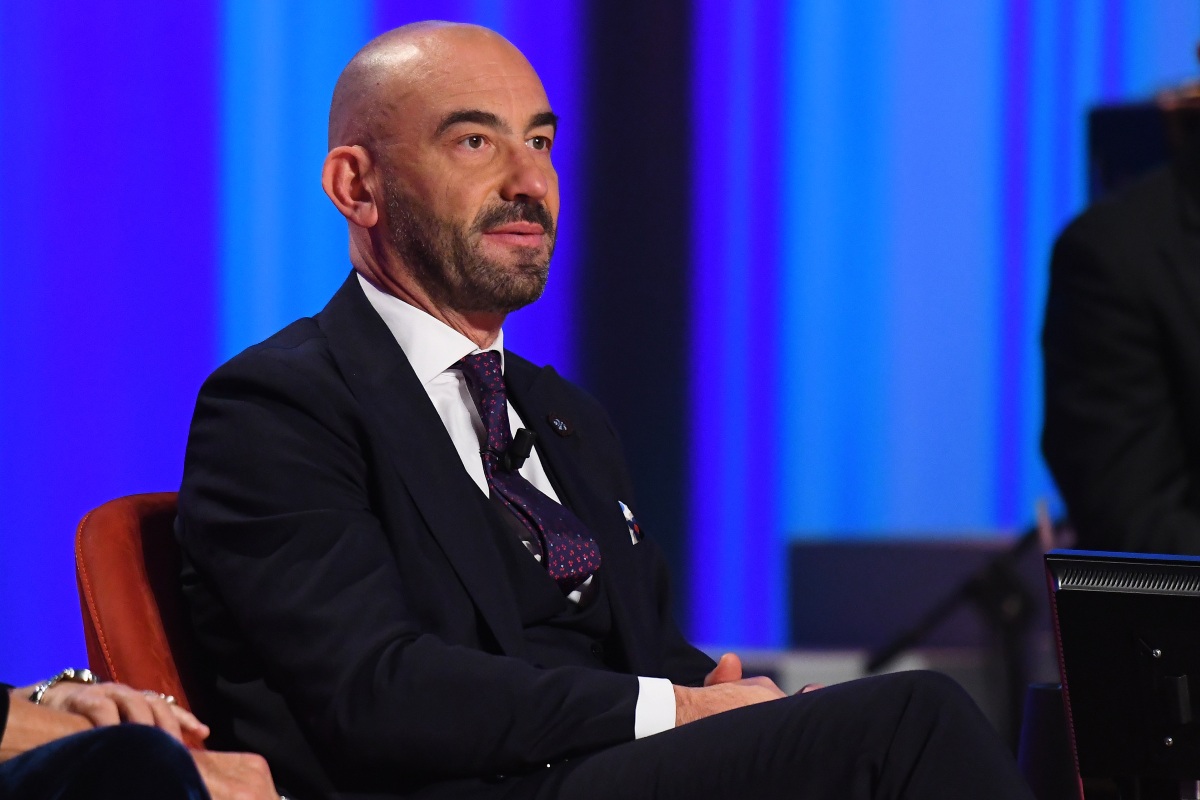 Roma, Italia – 9 novembre 2021: L’infettivologo Matteo Bassetti durante la partecipazione al 'Maurizio Costanzo Show' presso gli studi De Paolis.