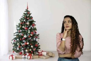 L’interrogativo principale riguarda se sia più ecosostenibile optare per un albero naturale oppure per uno artificiale.