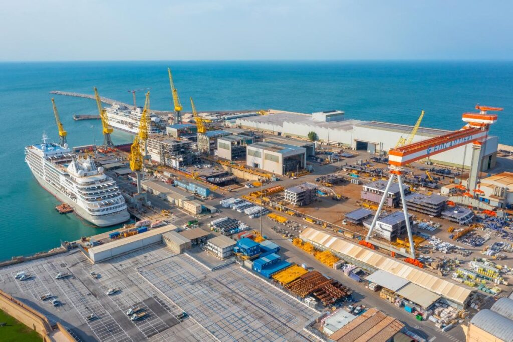 Veduta aerea del porto di Ancona, nelle Marche, con il cantiere navale Fincantieri in primo piano.