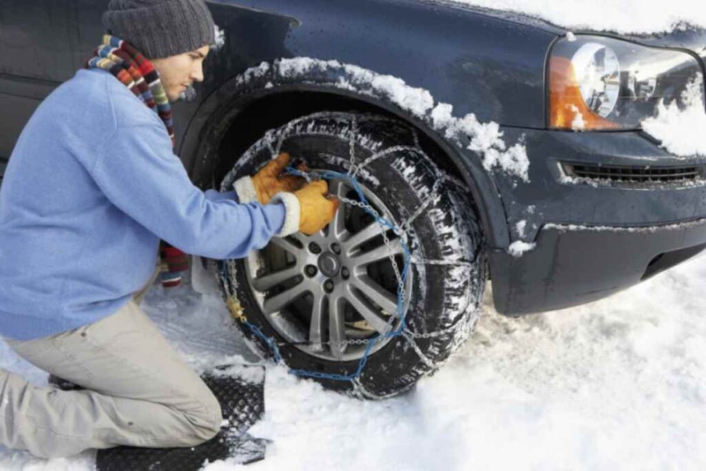 Le catene vanno montate sulle ruote motrici, dunque sulle anteriori in caso di trazione anteriore, sulle posteriori per trazione posteriore,