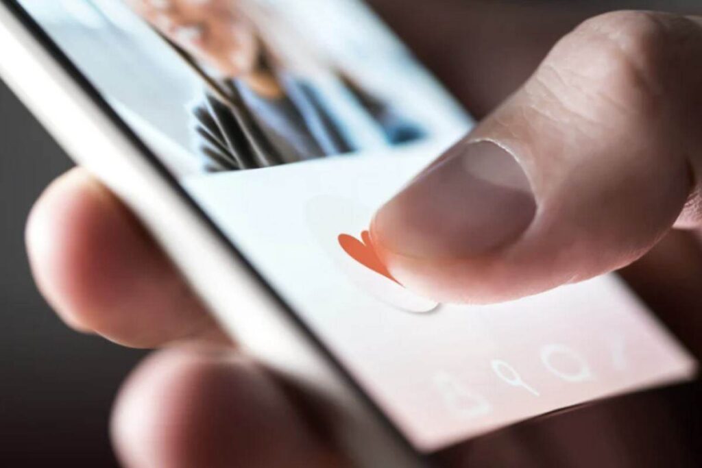 Lanciato il 6 ottobre 2010 da Kevin Systrom e Mike Krieger, Instagram ha rivoluzionato il panorama dei social media proponendo una piattaforma 