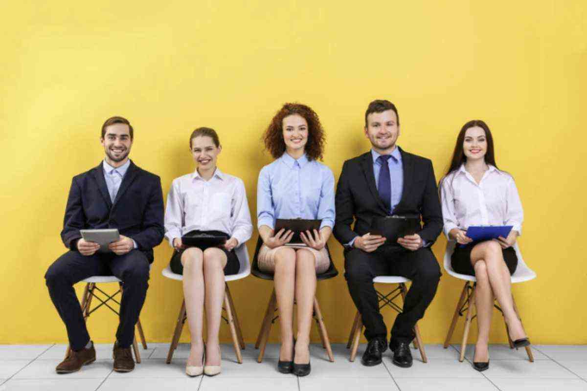 Il mercato del lavoro per i laureati italiani mostra finalmente segnali di miglioramento significativi, come evidenziato dall’ultimo Rapporto AlmaLaurea 2025.