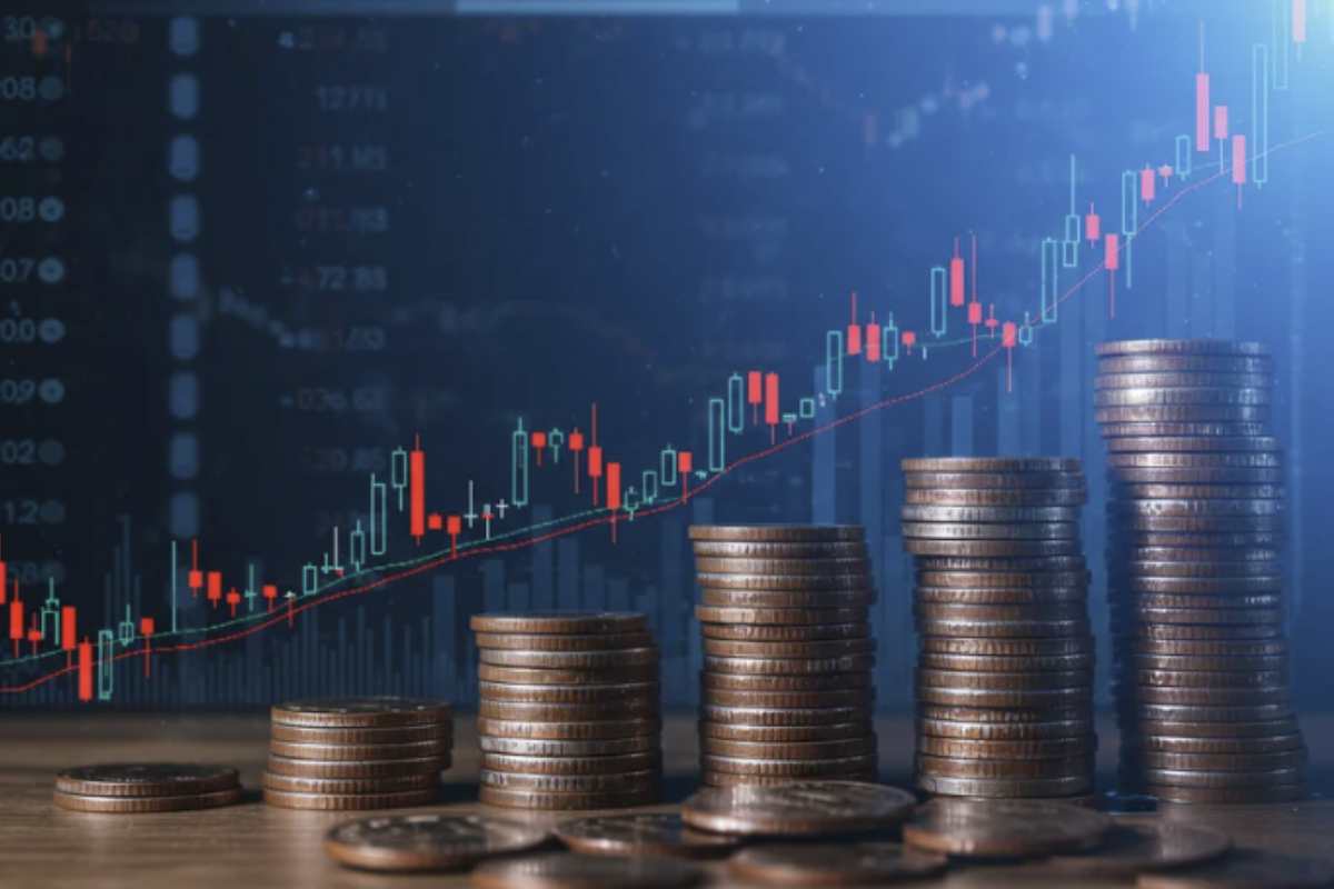 I Buoni del Tesoro Poliennali (BTP) rappresentano una forma di investimento in titoli di Stato italiani che pagano cedole semestrali,