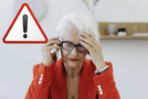 Con l’aumento esponenziale delle truffe online soprattutto rivolte agli utenti più anziani, si accende un nuovo allarme sicurezza nel mondo Android.