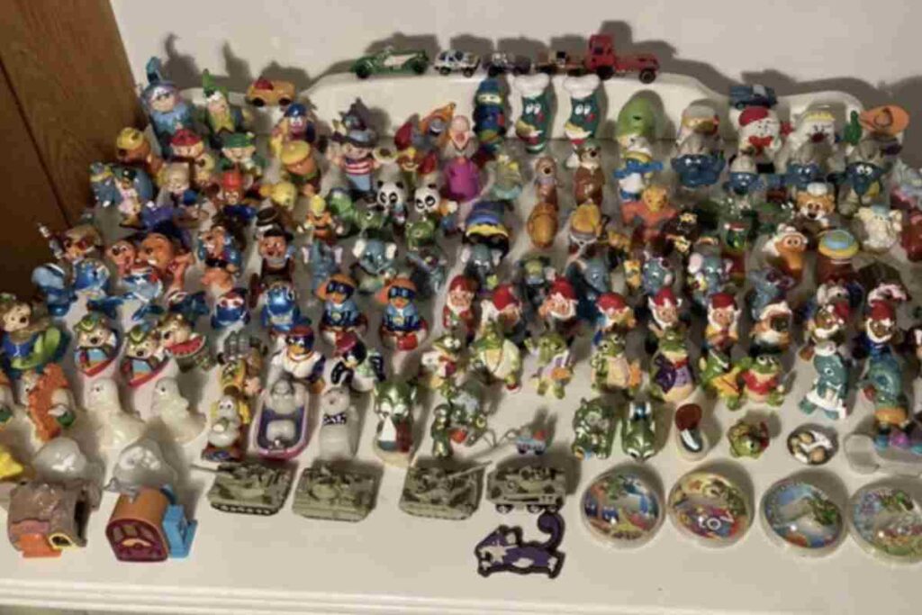 Il successo del collezionismo di sorprese Kinder si basa su diversi fattori: la nostalgia, che spinge gli adulti a recuperare oggetti della propria infanzia