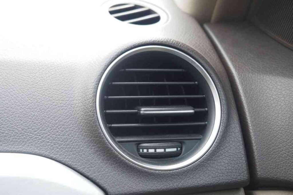 se la bocchetta della macchina fa questa puzza ecco cosa potrebbe essere