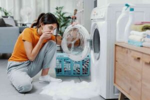 Molte persone sottovalutano il controllo del raccordo e del giunto che collegano la lavatrice al rubinetto dell’acqua.