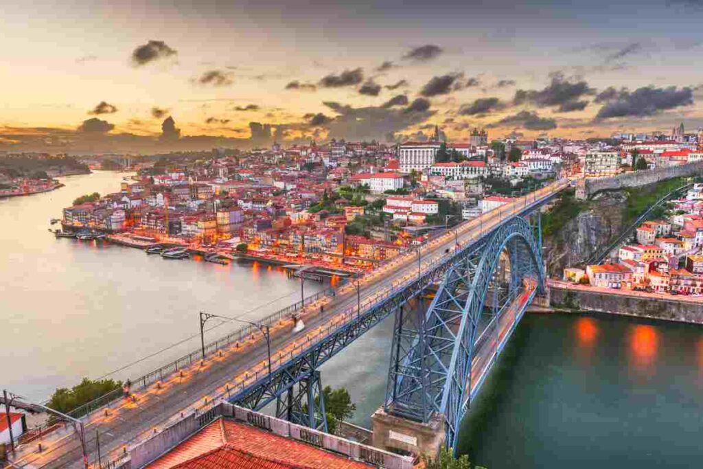 A 41 anni molla lo stipendio d’oro e si trasferisce nel paradiso dei pensionati