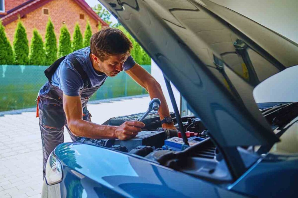 Lavori di manutenzione della macchina fai da te - leonardo.it