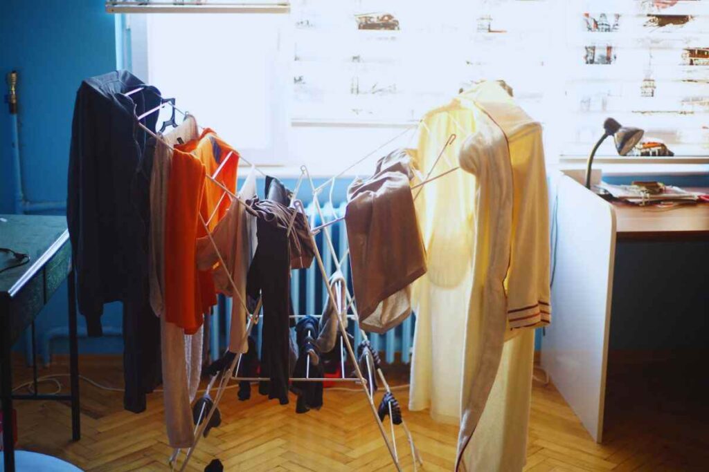 I problemi causati dall'umidità quando si stende il bucato in casa - leonardo.it