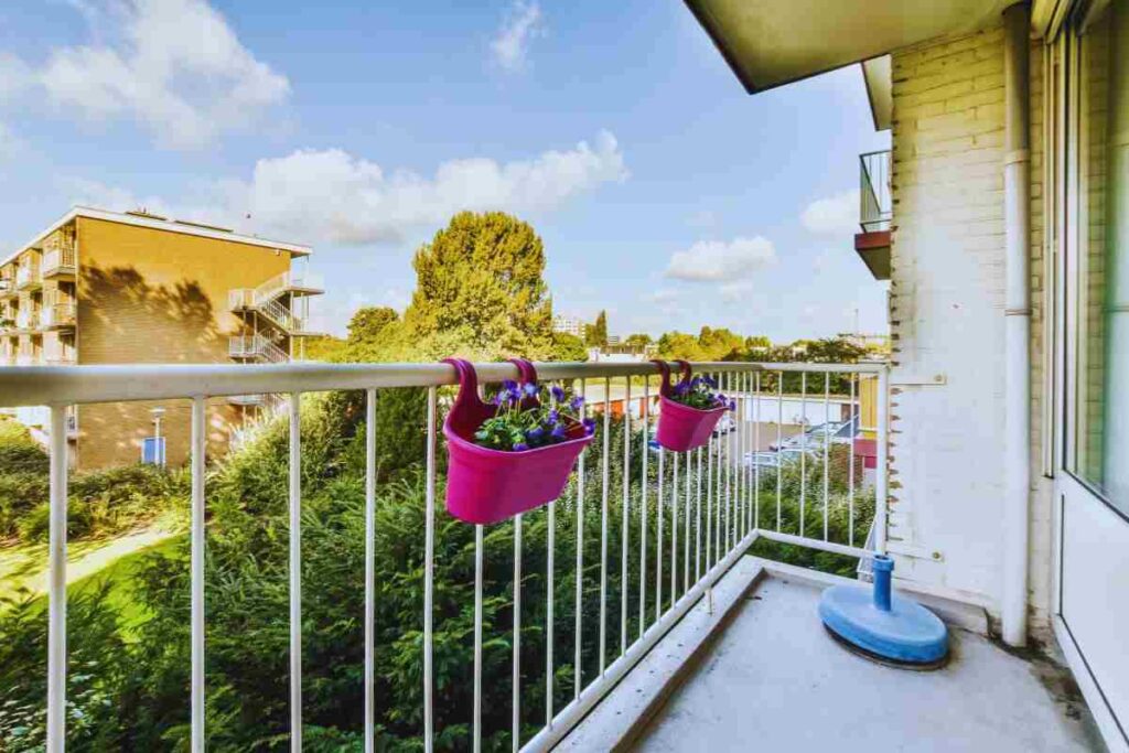 La guida per lucidare la ringhiera del balcone in base al materiale - leonardo.it