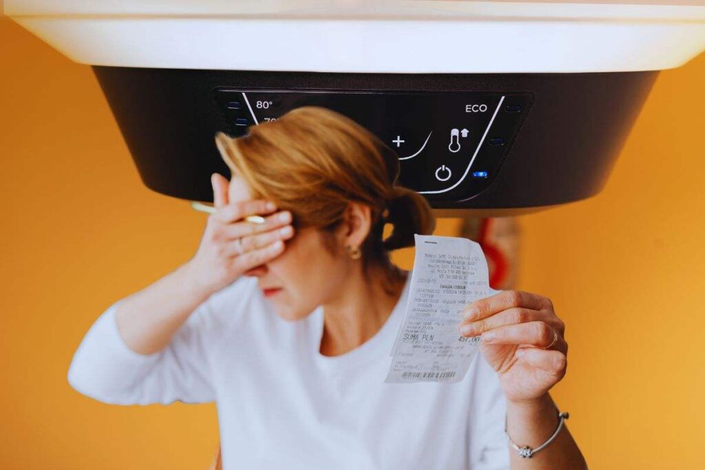 Il trucco con lo scaldabagno per risparmiare in bolletta - leonardo.it