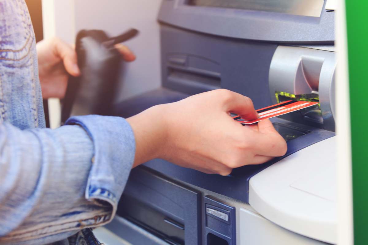 Carta bancomat donna