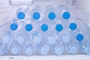 bottiglie d'acqua nel freezer: il trucco per ridurre i consumi