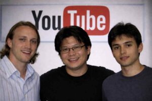 Oggi, YouTube è una delle piattaforme più utilizzate al mondo, con circa 2,7 miliardi di utenti attivi mensili