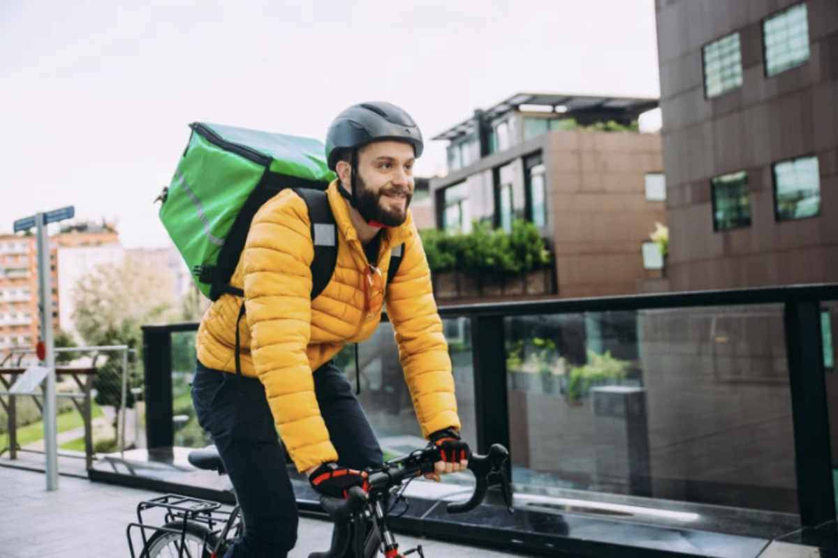 A fronte di queste novità, le altre piattaforme come Deliveroo e Glovo continuano a basare il loro modello su contratti autonomi