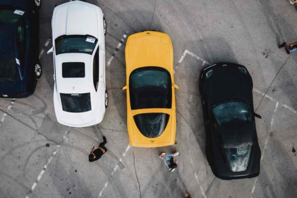 Il perfezionismo è un altro tratto comune tra chi parcheggia in retromarcia. Queste persone tendono a dedicare molto tempo a perfezionare