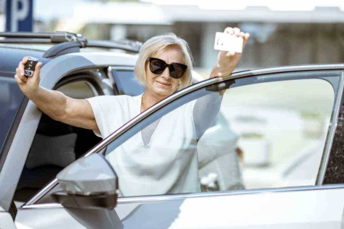 Un altro aspetto che spesso viene sottovalutato riguarda la documentazione sanitaria. Chi ha patologie già note deve arrivare con certificati aggiornati