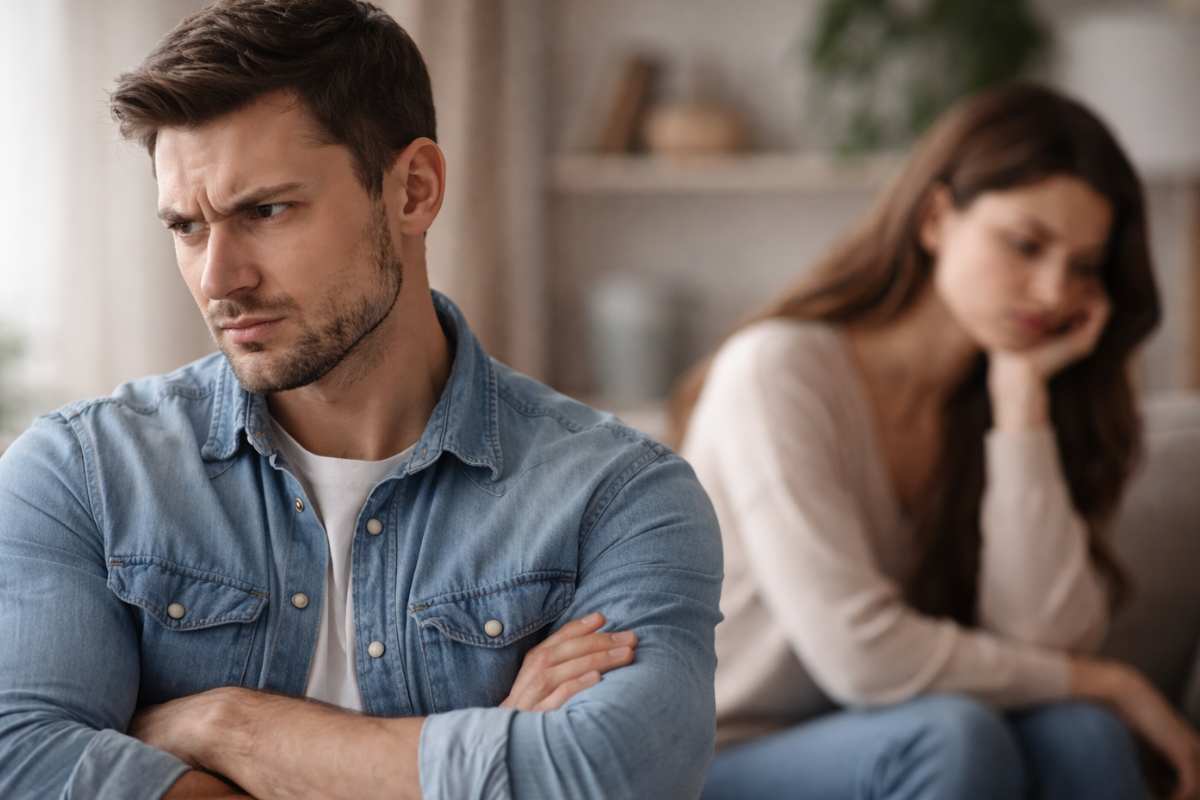 Uomo arrabbiato con donna 